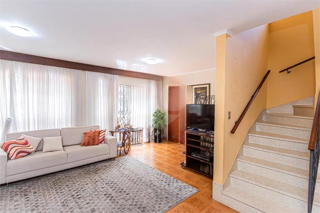 Casa à venda com 282m², 3 quartos e 4 vagas 