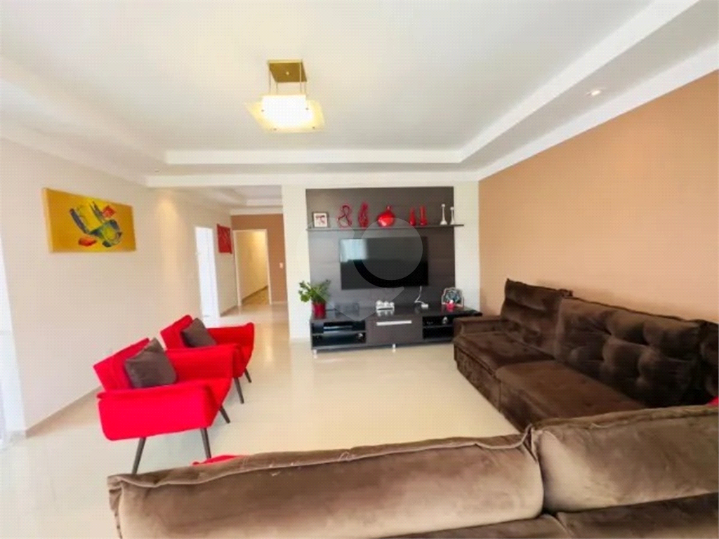 Casa à venda com 3 quartos, 224m² - Foto 2