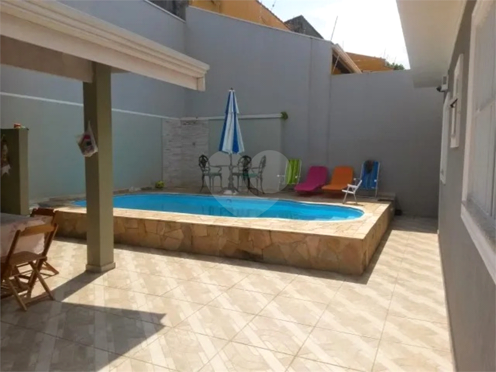 Casa à venda com 3 quartos, 224m² - Foto 4
