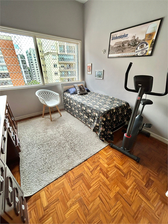 Apartamento 105 metros, 2 dormitórios, 2 banheiros, 1 vaga, localizado a uma quadra da Paulista 