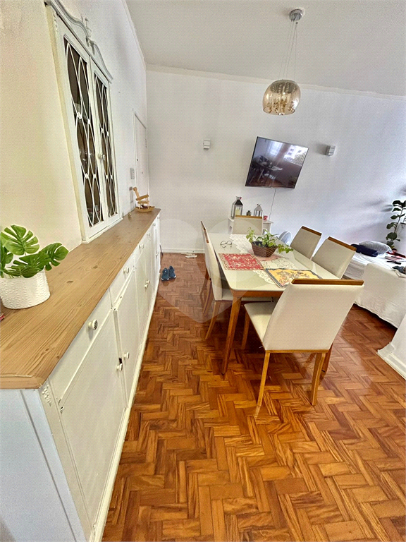 Apartamento 105 metros, 2 dormitórios, 2 banheiros, 1 vaga, localizado a uma quadra da Paulista 