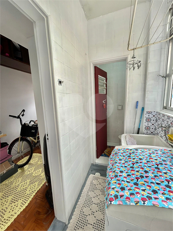 Apartamento 105 metros, 2 dormitórios, 2 banheiros, 1 vaga, localizado a uma quadra da Paulista 