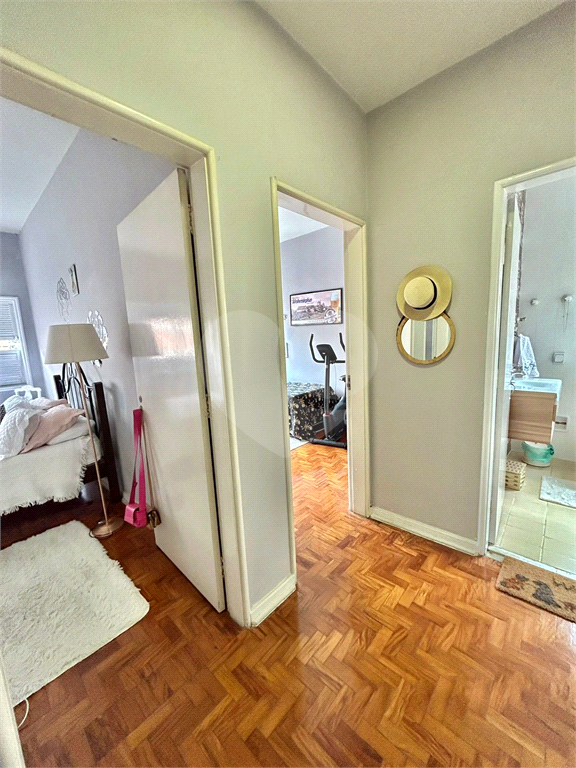 Apartamento 105 metros, 2 dormitórios, 2 banheiros, 1 vaga, localizado a uma quadra da Paulista 