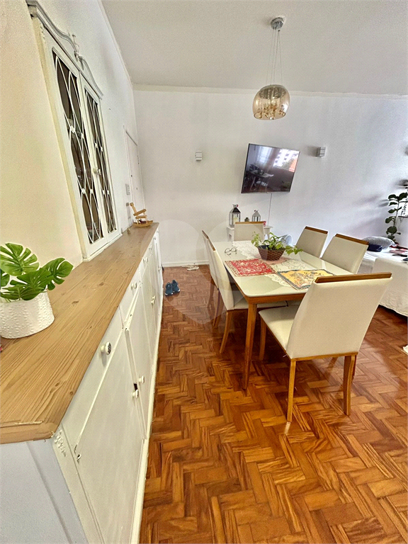 Apartamento 105 metros, 2 dormitórios, 2 banheiros, 1 vaga, localizado a uma quadra da Paulista 