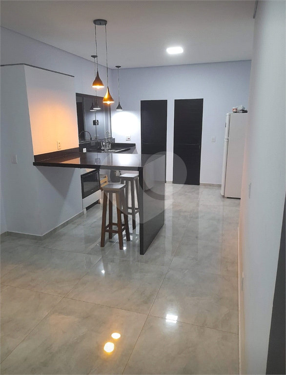 Casa à venda com 3 quartos, 207m² - Foto 1