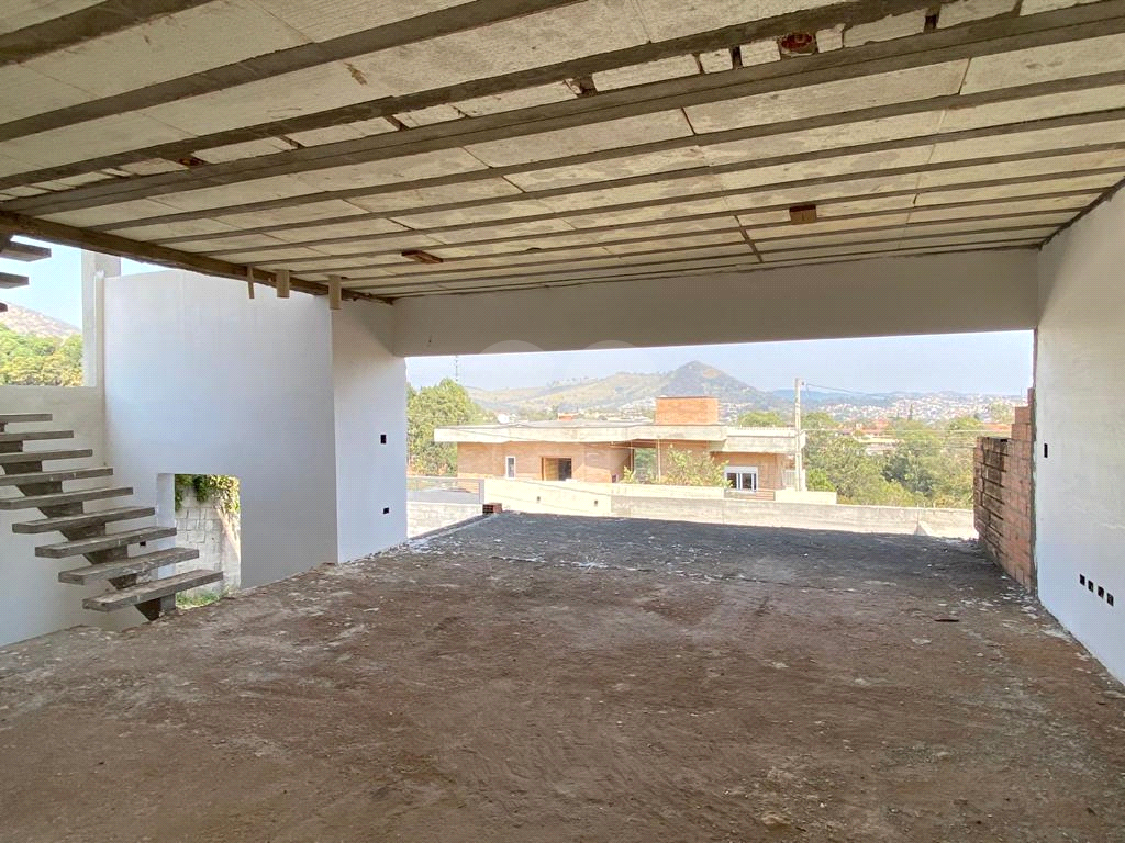 Casa à venda com 3 quartos, 227m² - Foto 2