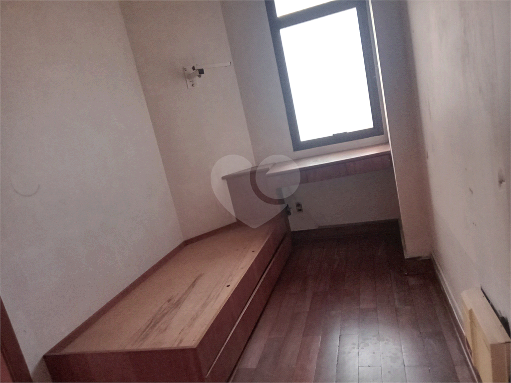 Apartamento 1 por andar a venda com preço de oportunidade.