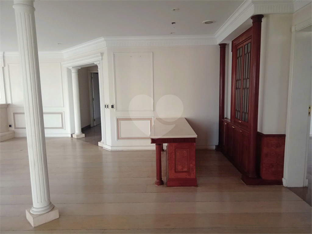 Apartamento 1 por andar a venda com preço de oportunidade.