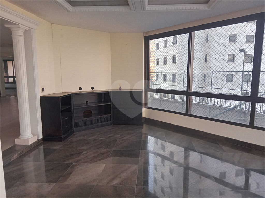 Apartamento 1 por andar a venda com preço de oportunidade.