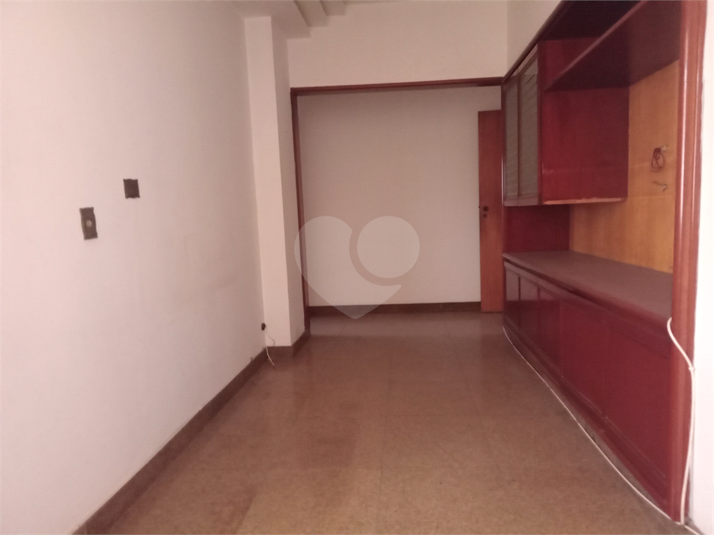 Apartamento 1 por andar a venda com preço de oportunidade.