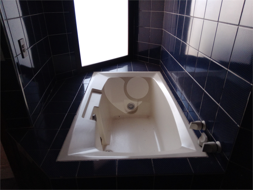 Apartamento 1 por andar a venda com preço de oportunidade.