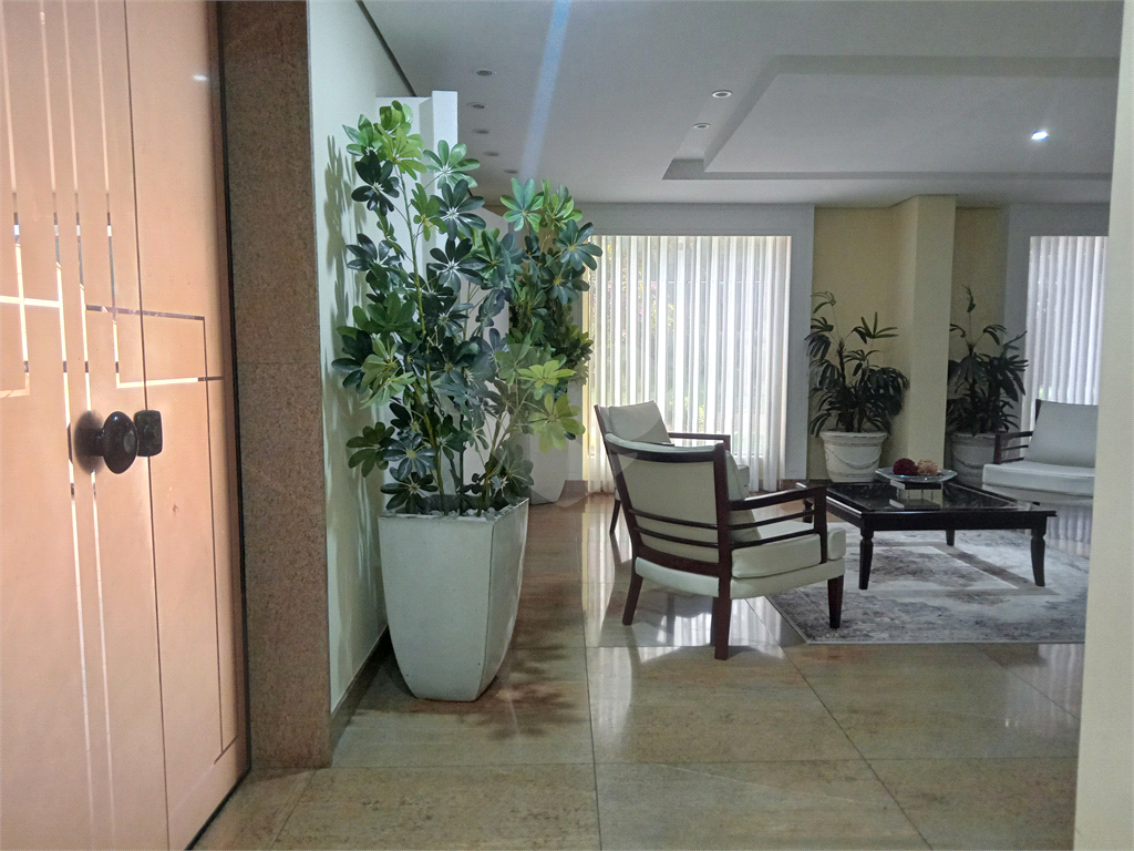 Apartamento 1 por andar a venda com preço de oportunidade.