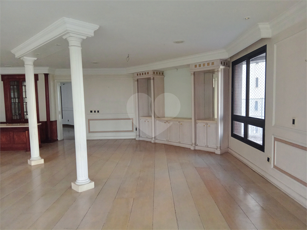 Apartamento 1 por andar a venda com preço de oportunidade.