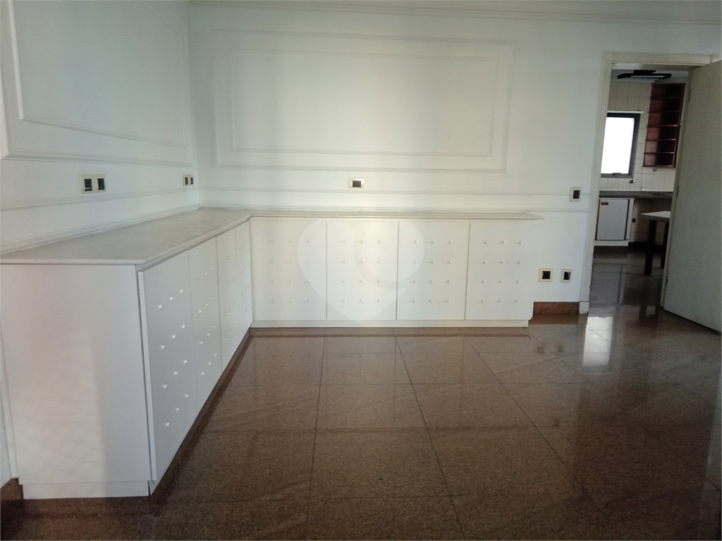 Apartamento 1 por andar a venda com preço de oportunidade.