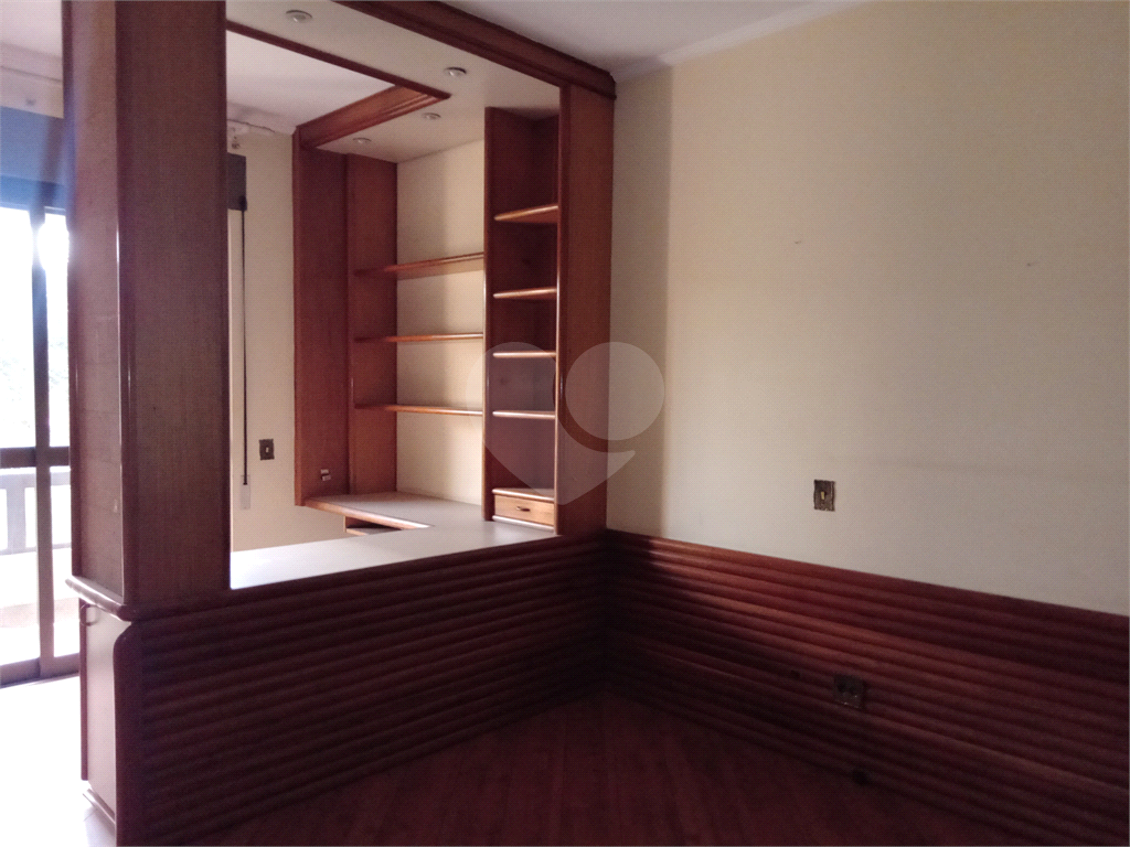 Apartamento 1 por andar a venda com preço de oportunidade.