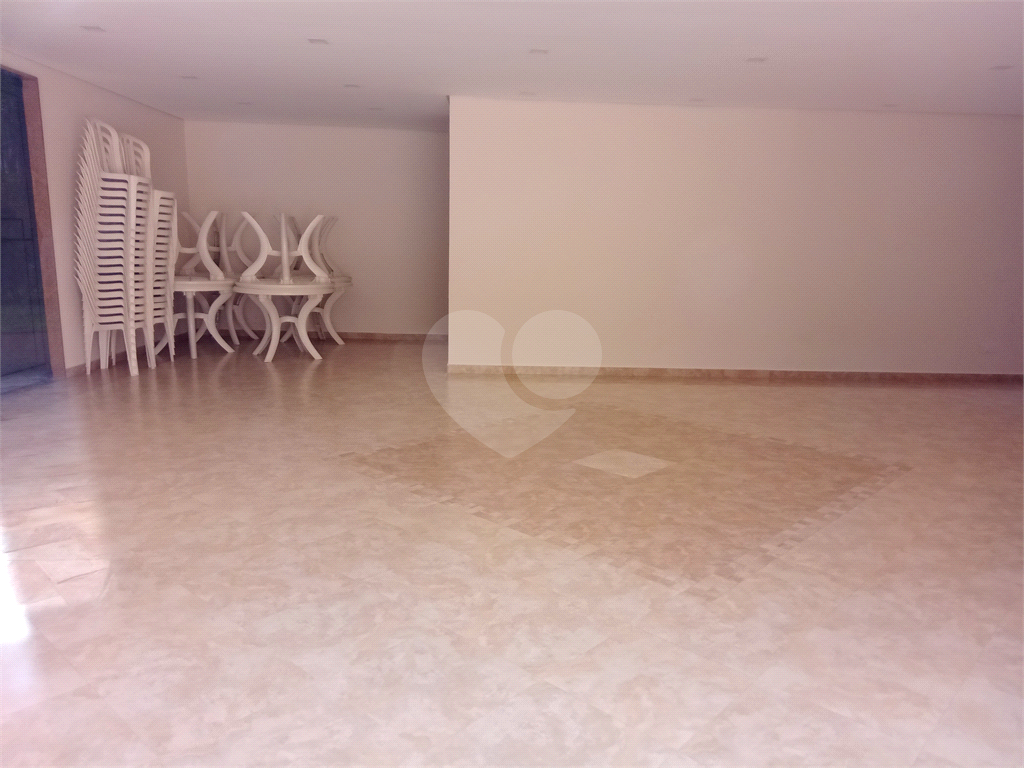 Apartamento 1 por andar a venda com preço de oportunidade.