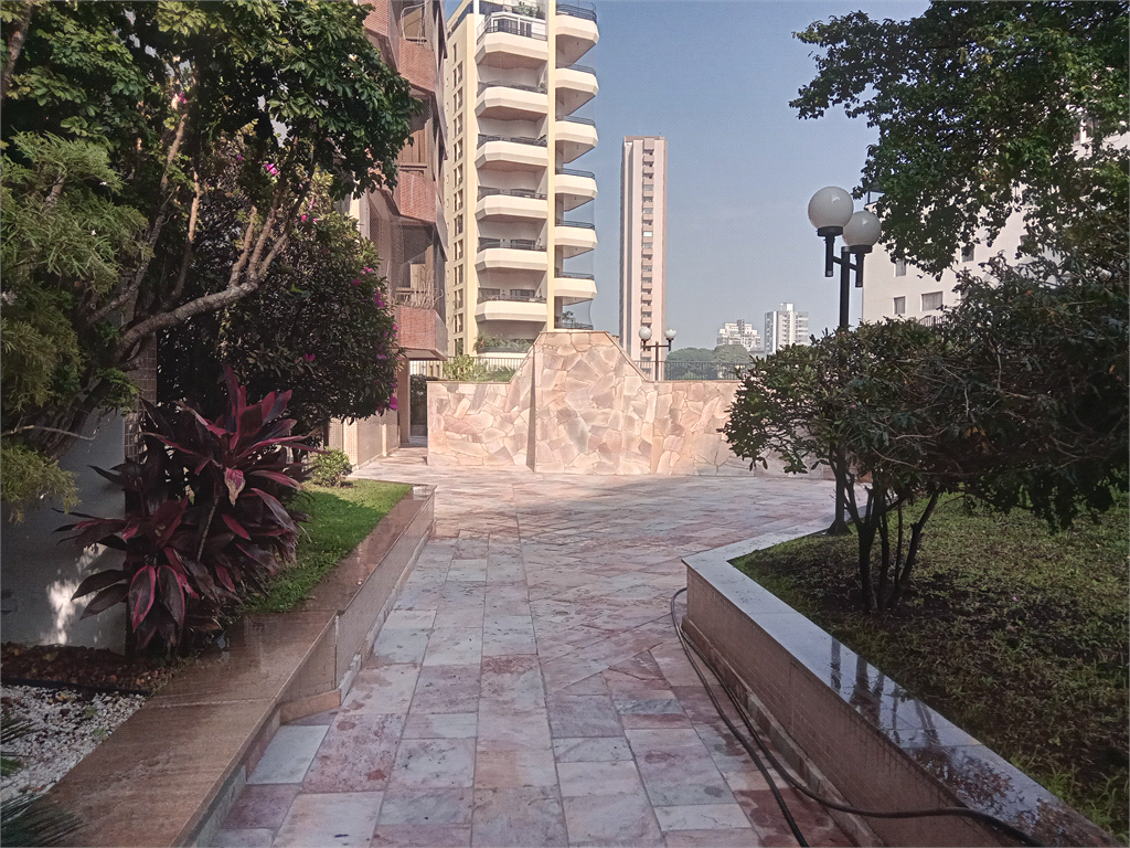 Apartamento 1 por andar a venda com preço de oportunidade.