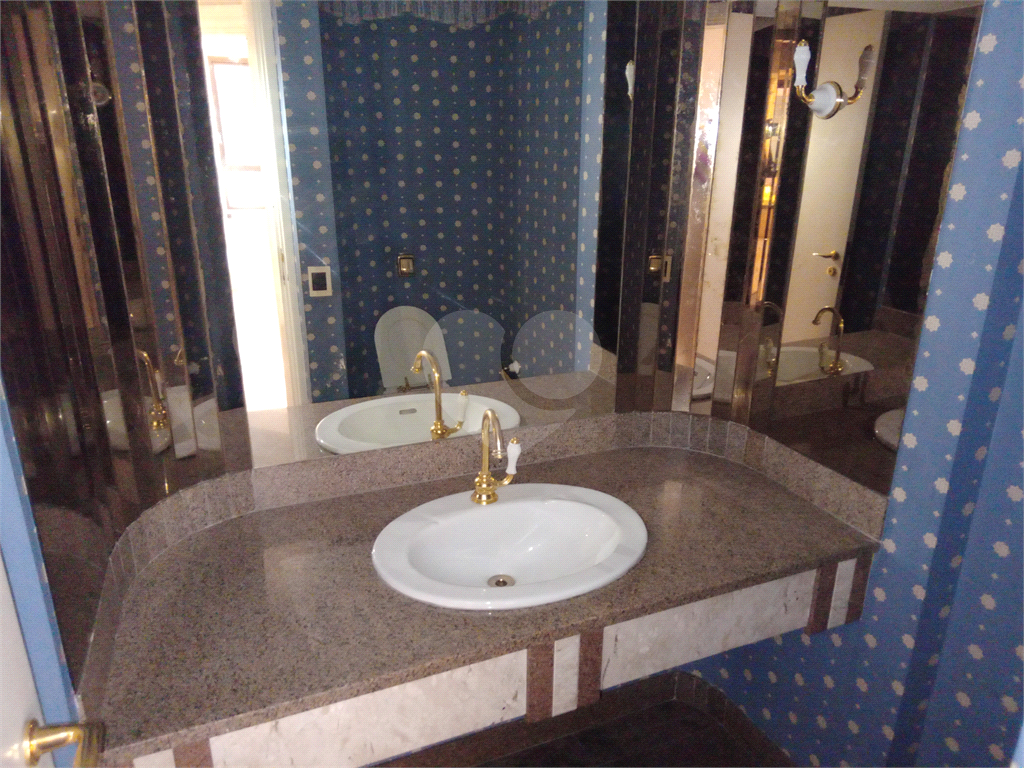 Apartamento 1 por andar a venda com preço de oportunidade.