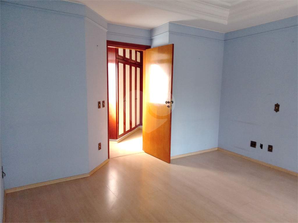 Apartamento 1 por andar a venda com preço de oportunidade.