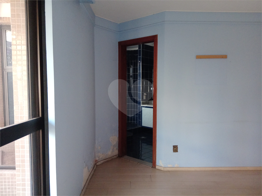 Apartamento 1 por andar a venda com preço de oportunidade.