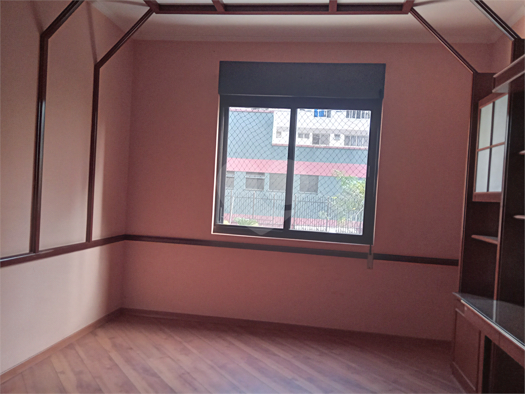 Apartamento 1 por andar a venda com preço de oportunidade.