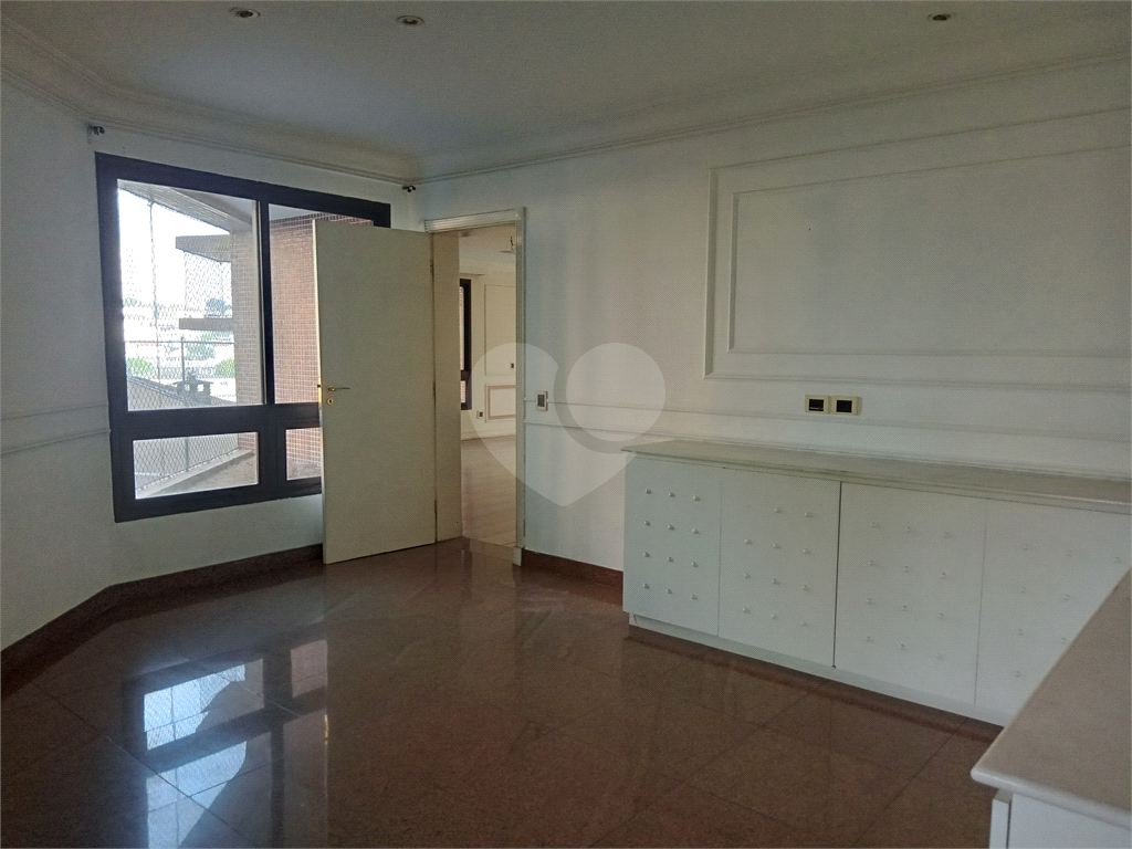 Apartamento 1 por andar a venda com preço de oportunidade.
