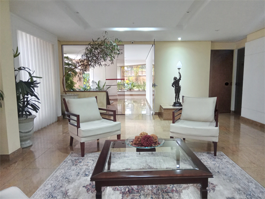 Apartamento 1 por andar a venda com preço de oportunidade.