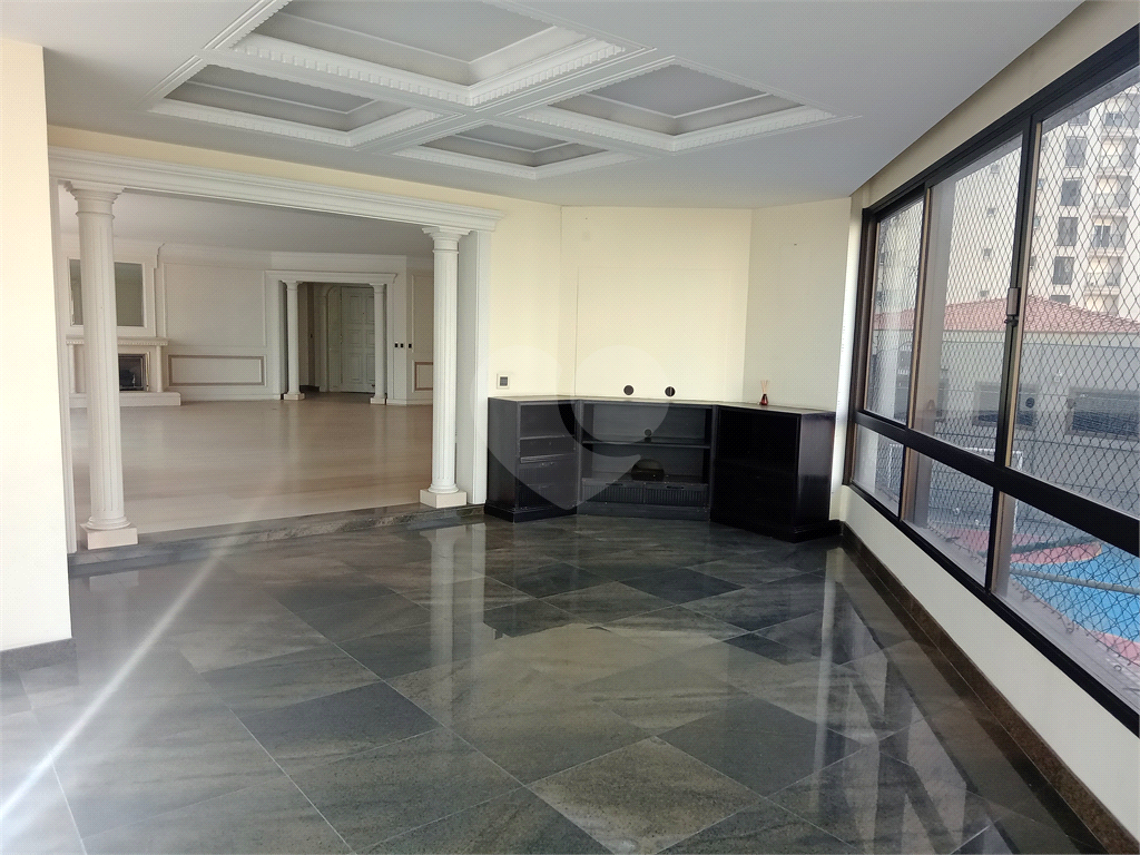 Apartamento 1 por andar a venda com preço de oportunidade.