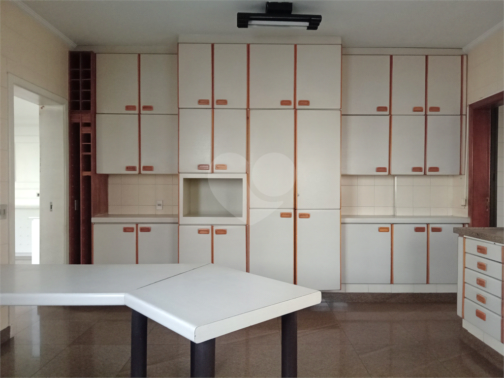 Apartamento 1 por andar a venda com preço de oportunidade.