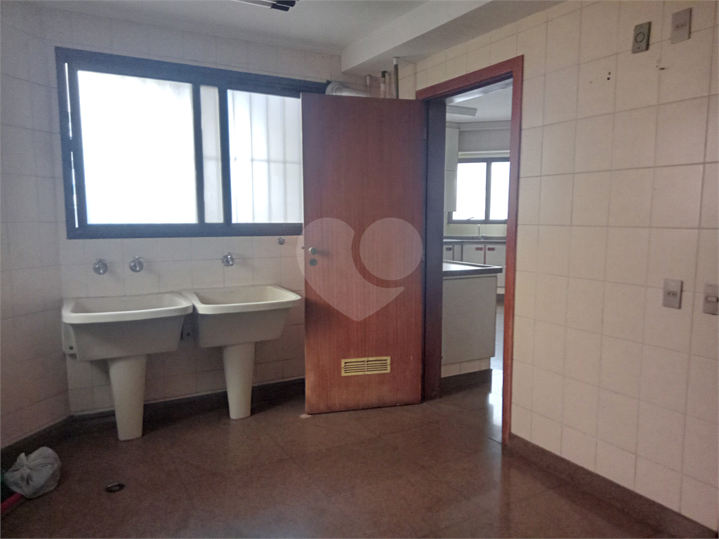 Apartamento 1 por andar a venda com preço de oportunidade.