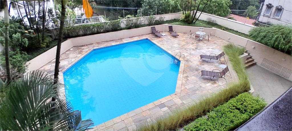 Apartamento no Real Parque