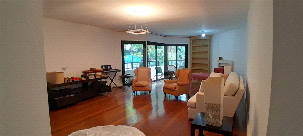 Apartamento no Real Parque
