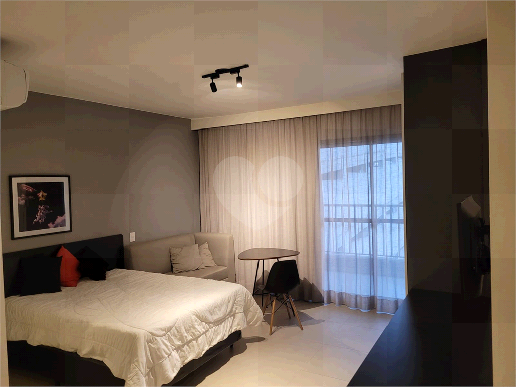 APARTAMENTO em CONSOLAÇÃO