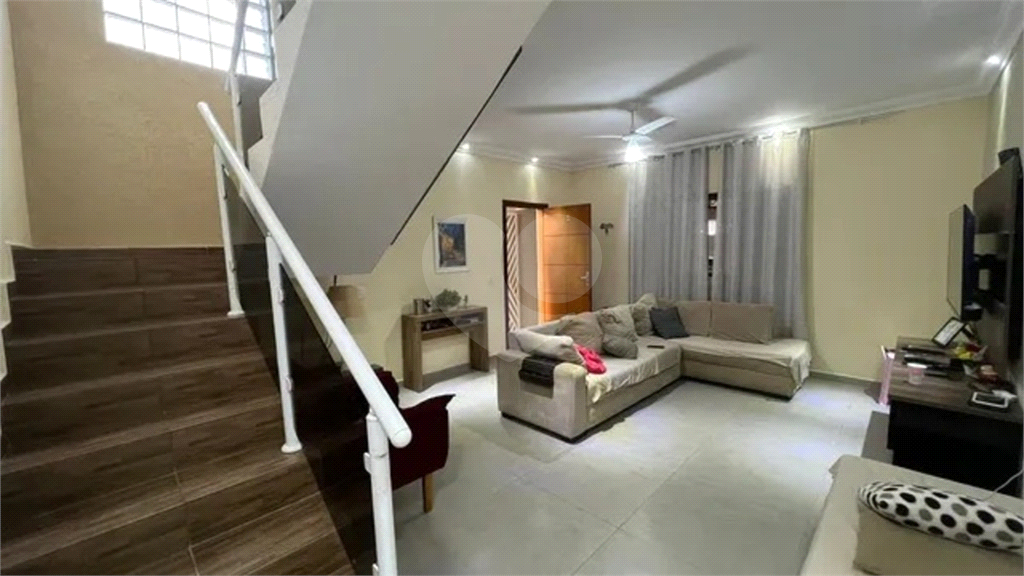 Casa à venda com 3 quartos, 161m² - Foto 2