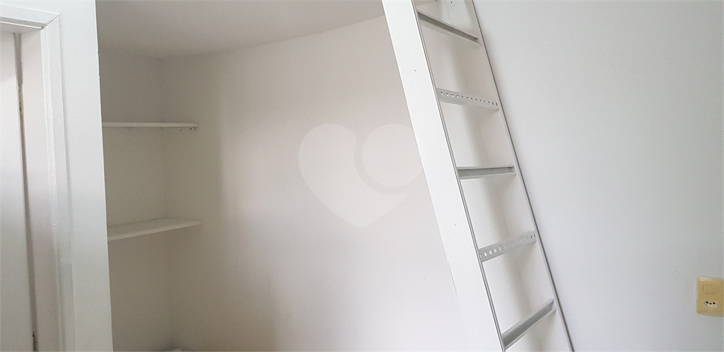 VENDE SE PROPRIEDADE COM FUNDO DE COMÉRCIO - OTIMO SOBRADO COM 18 STUDIOS/KITNETES - IMOVEL RENDA