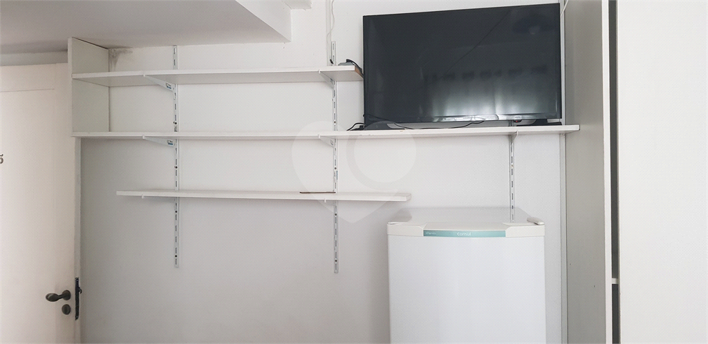 VENDE SE PROPRIEDADE COM FUNDO DE COMÉRCIO - OTIMO SOBRADO COM 18 STUDIOS/KITNETES - IMOVEL RENDA