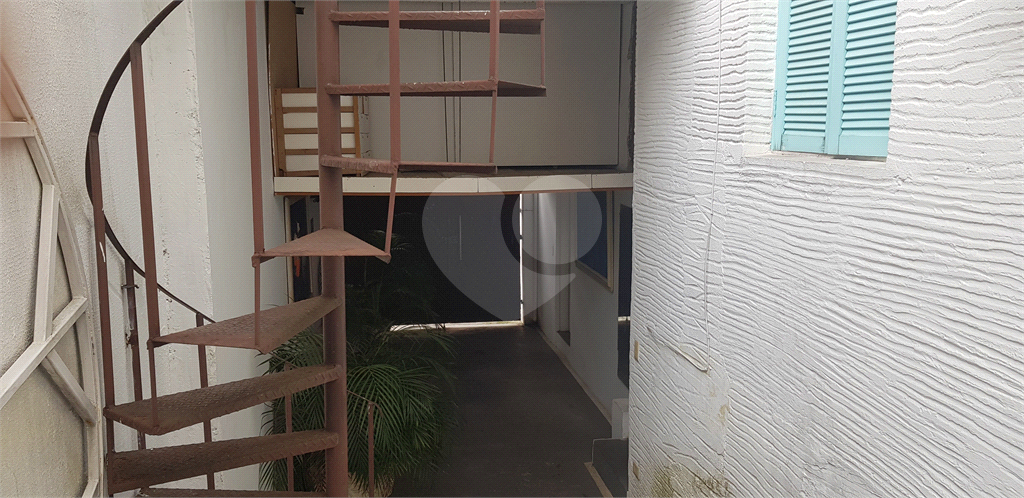 VENDE SE PROPRIEDADE COM FUNDO DE COMÉRCIO - OTIMO SOBRADO COM 18 STUDIOS/KITNETES - IMOVEL RENDA