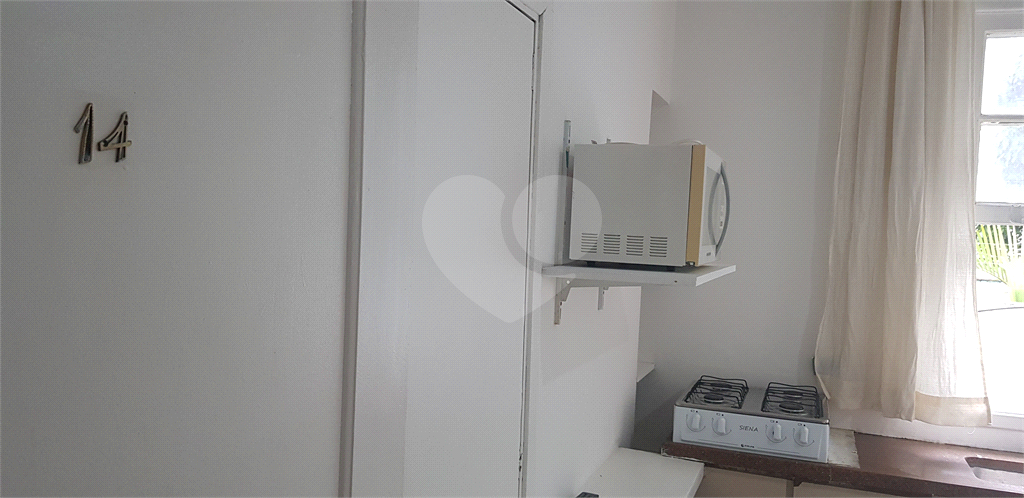 VENDE SE PROPRIEDADE COM FUNDO DE COMÉRCIO - OTIMO SOBRADO COM 18 STUDIOS/KITNETES - IMOVEL RENDA