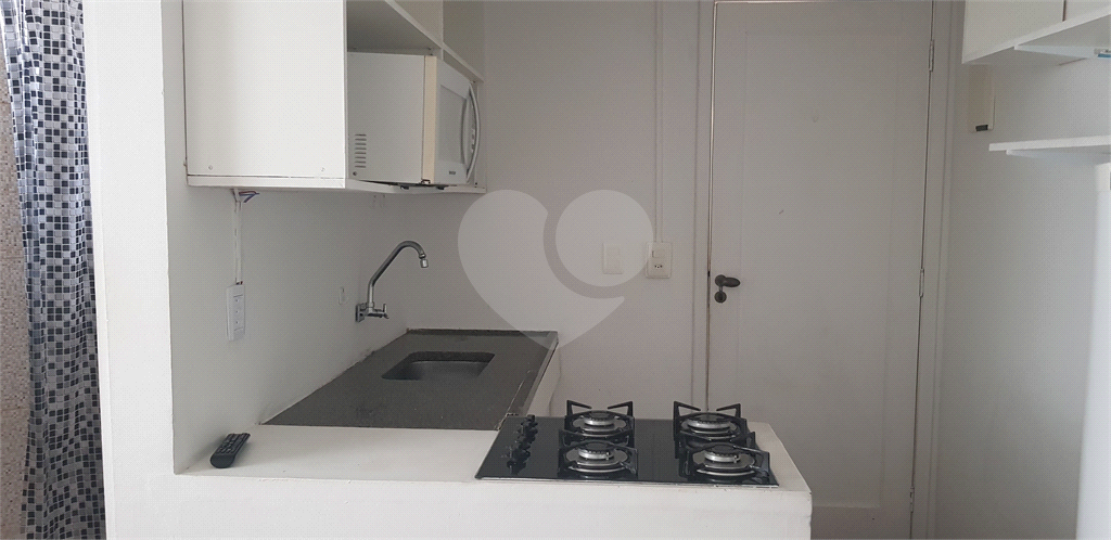 VENDE SE PROPRIEDADE COM FUNDO DE COMÉRCIO - OTIMO SOBRADO COM 18 STUDIOS/KITNETES - IMOVEL RENDA