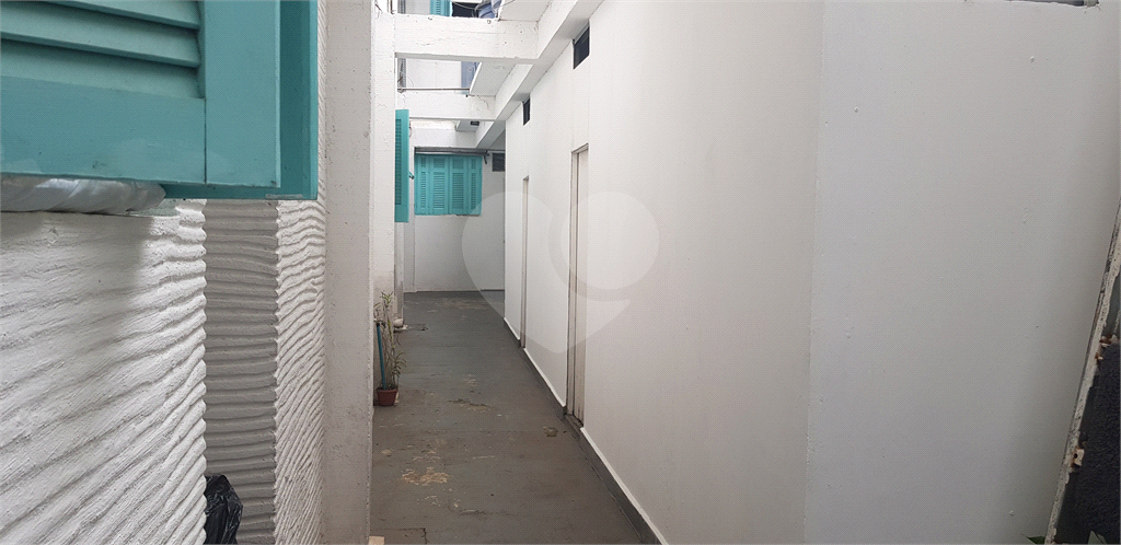 VENDE SE PROPRIEDADE COM FUNDO DE COMÉRCIO - OTIMO SOBRADO COM 18 STUDIOS/KITNETES - IMOVEL RENDA