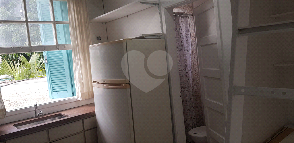 VENDE SE PROPRIEDADE COM FUNDO DE COMÉRCIO - OTIMO SOBRADO COM 18 STUDIOS/KITNETES - IMOVEL RENDA