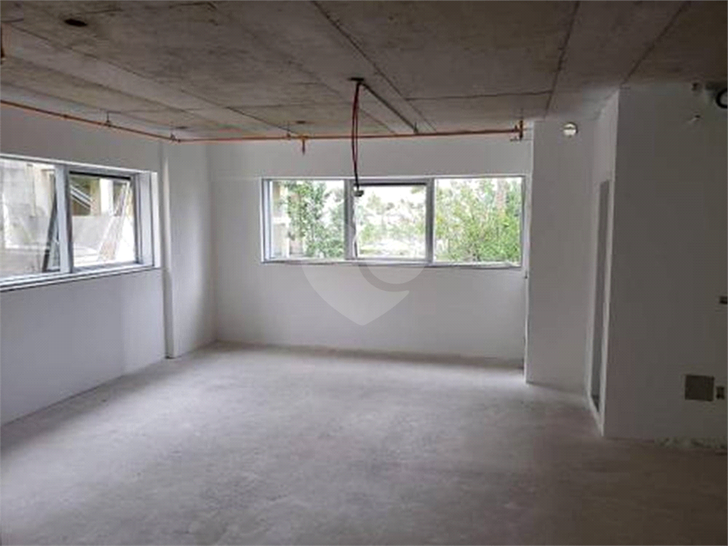 Sala Comercial Nova à venda em Santana no Edifício Brasília Corporate com 50 m² 2 vagas 2 banheiros 