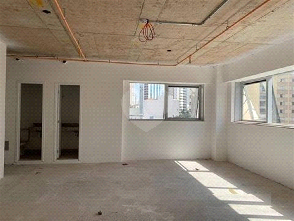 Sala Comercial Nova à venda em Santana no Edifício Brasília Corporate com 50 m² 2 vagas 2 banheiros 
