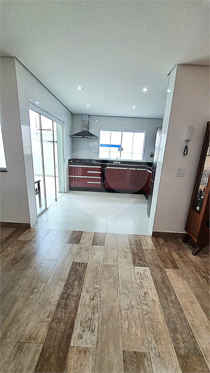 Sobrado vender na Irmão Arnoni, com 245m2, 4 quartos, sendo 3 suítes, sala 3 ambientes, área gourmet, quintal e 4 vagas de garagem