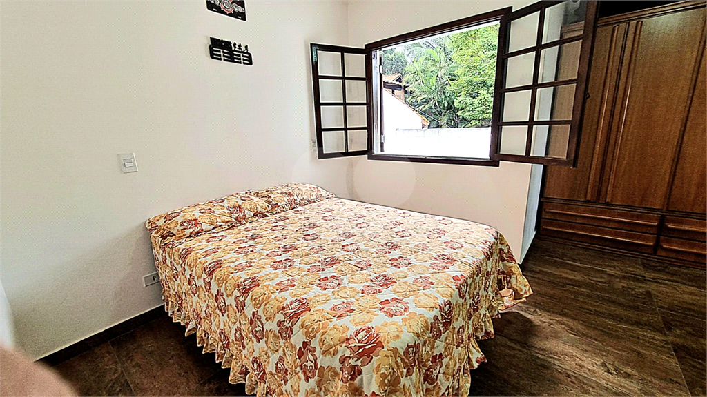 Sobrado vender na Irmão Arnoni, com 245m2, 4 quartos, sendo 3 suítes, sala 3 ambientes, área gourmet, quintal e 4 vagas de garagem
