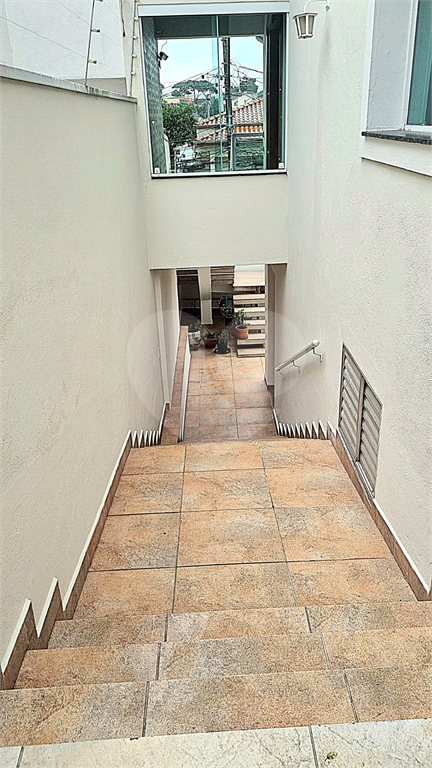 Sobrado vender na Irmão Arnoni, com 245m2, 4 quartos, sendo 3 suítes, sala 3 ambientes, área gourmet, quintal e 4 vagas de garagem