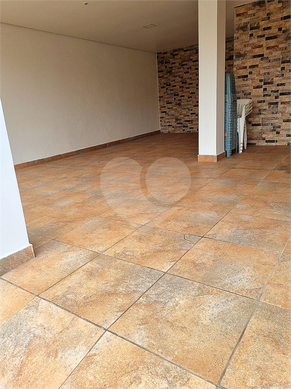 Sobrado vender na Irmão Arnoni, com 245m2, 4 quartos, sendo 3 suítes, sala 3 ambientes, área gourmet, quintal e 4 vagas de garagem