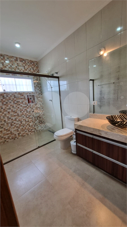 Sobrado vender na Irmão Arnoni, com 245m2, 4 quartos, sendo 3 suítes, sala 3 ambientes, área gourmet, quintal e 4 vagas de garagem
