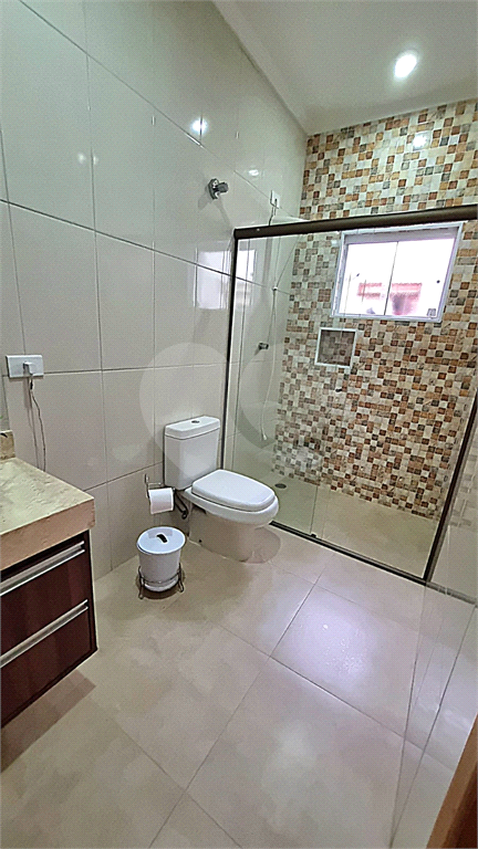 Sobrado vender na Irmão Arnoni, com 245m2, 4 quartos, sendo 3 suítes, sala 3 ambientes, área gourmet, quintal e 4 vagas de garagem