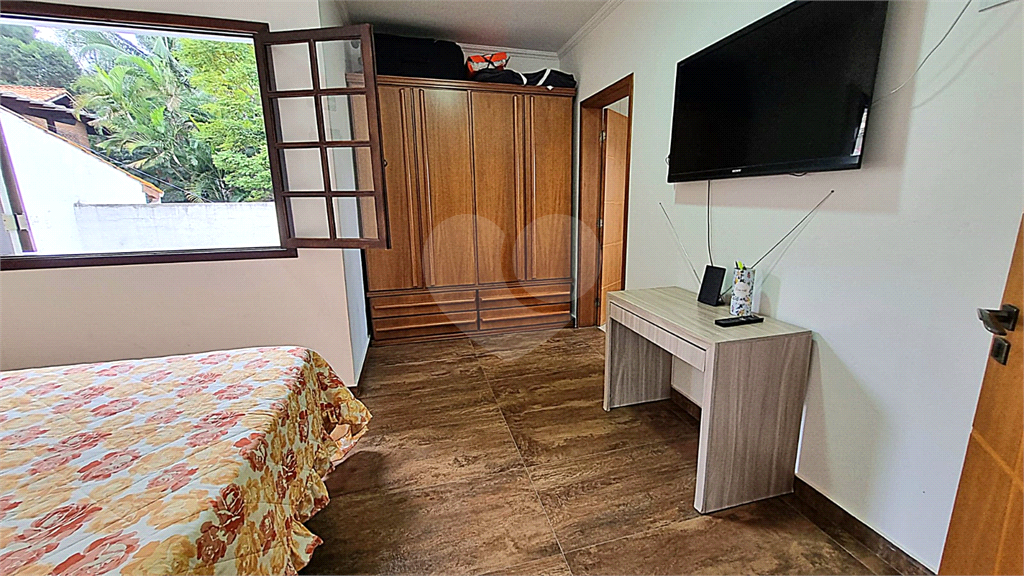 Sobrado vender na Irmão Arnoni, com 245m2, 4 quartos, sendo 3 suítes, sala 3 ambientes, área gourmet, quintal e 4 vagas de garagem